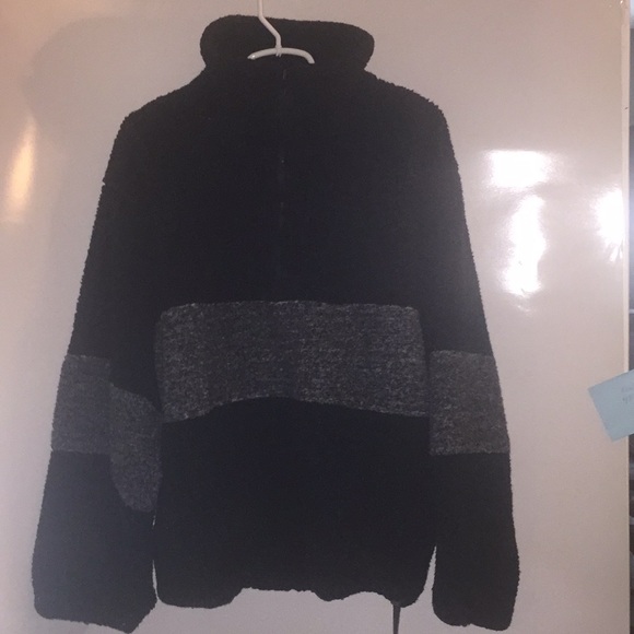 Unisex pullover sweater size large - Picture 4 of 4